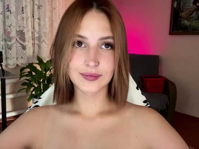 Alyonacuttie live cam on BongaCams