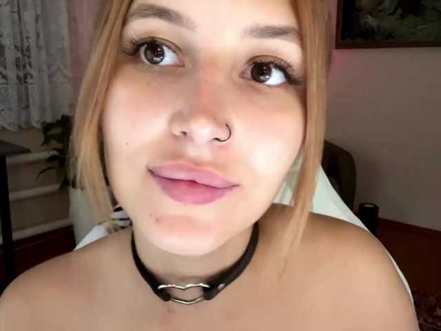 Alyonacuttie live cam on BongaCams