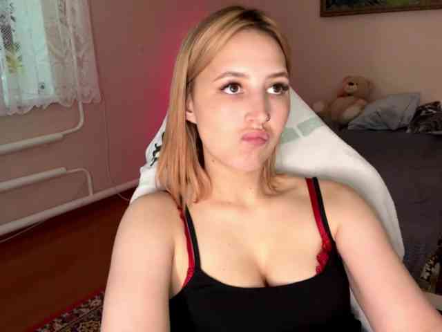Alyonacuttie webcam