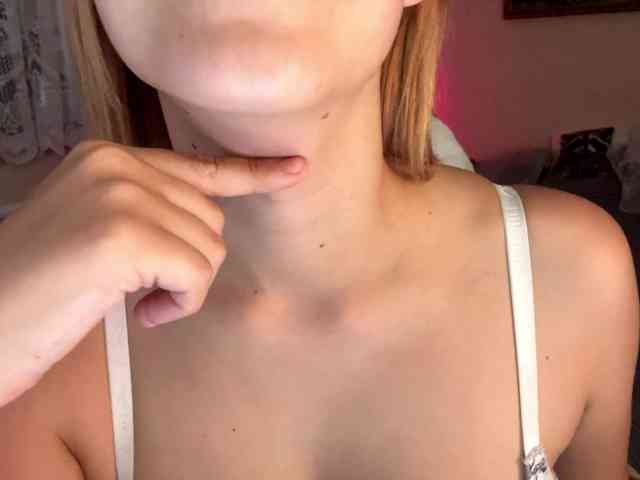 Alyonacuttie webcam
