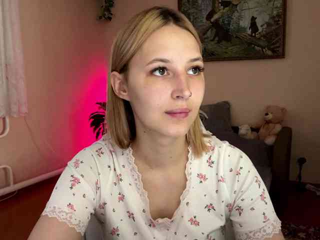 Alyonacuttie webcam