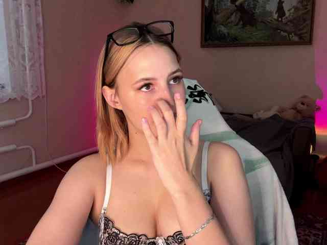 Alyonacuttie webcam