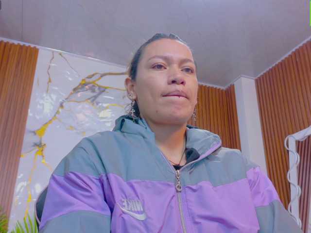 alonddra-tay live cam on BongaCams