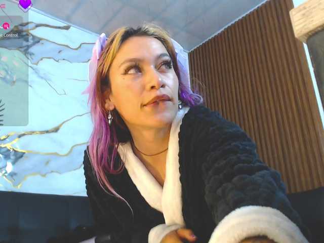 alonddra-tay live cam on BongaCams