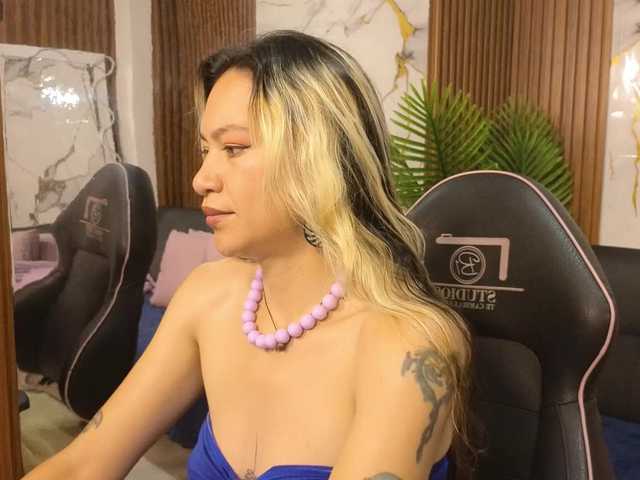 alonddra-tay live cam on BongaCams