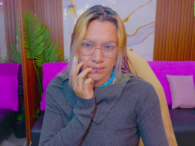 alonddra-tay live cam on BongaCams