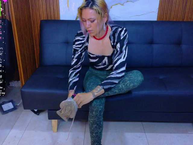 alonddra-tay live cam on BongaCams