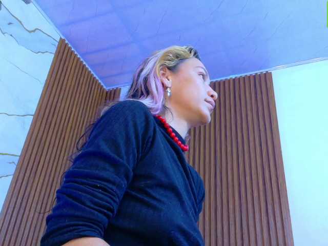 alonddra-tay live cam on BongaCams