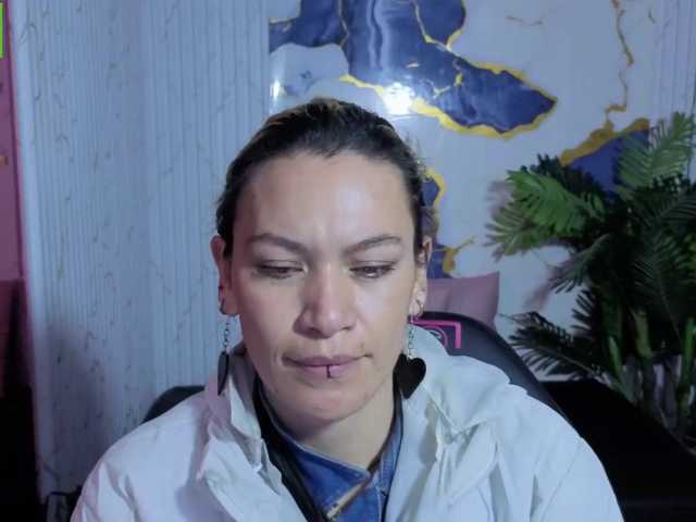 alonddra-tay live cam on BongaCams