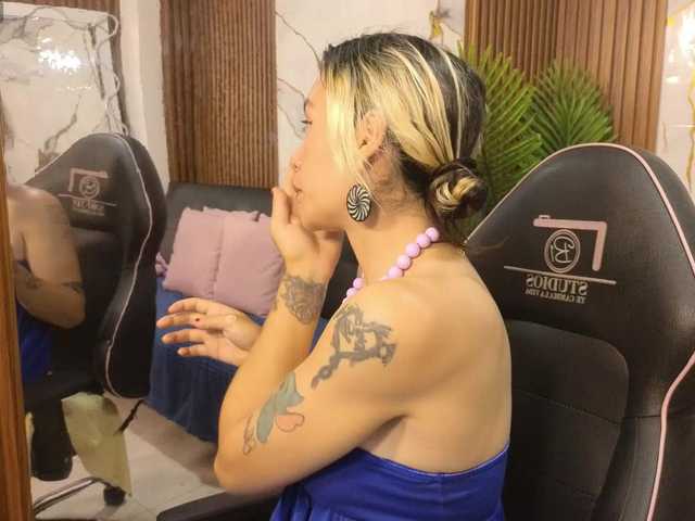 alonddra-tay live cam on BongaCams