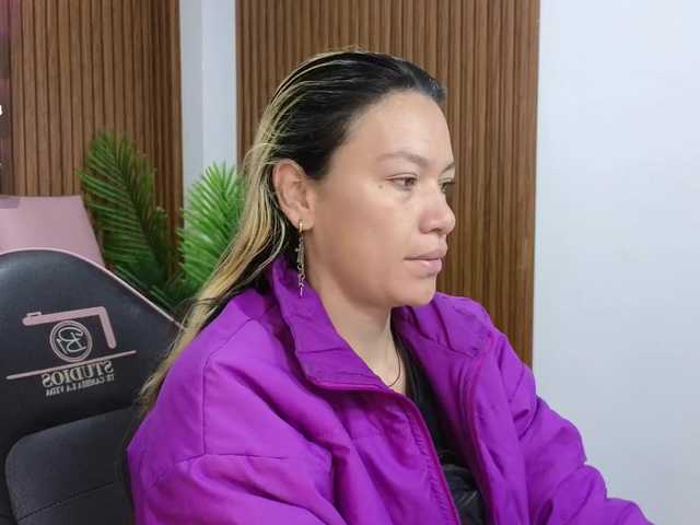 alonddra-tay live cam on BongaCams