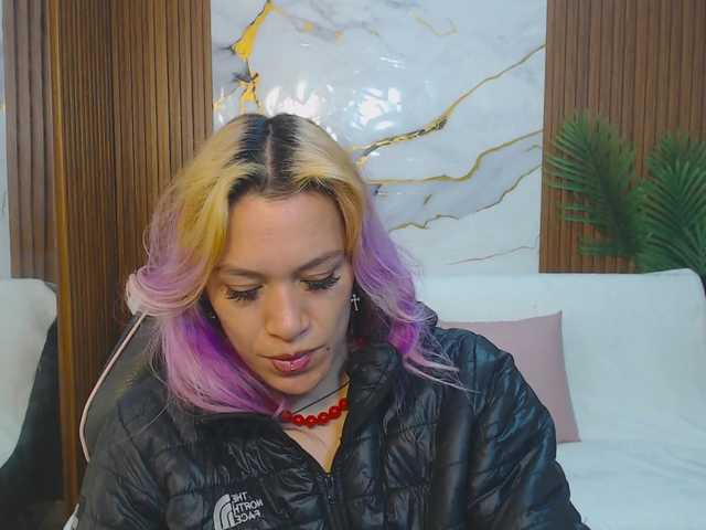 alonddra-tay live cam on BongaCams