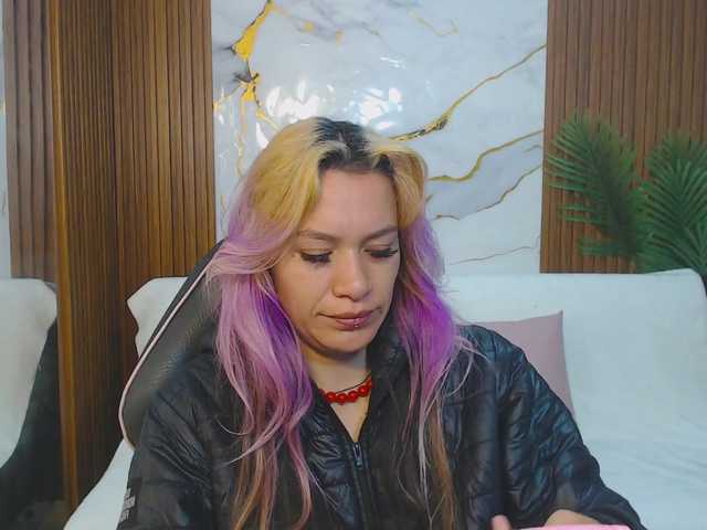 alonddra-tay live cam on BongaCams