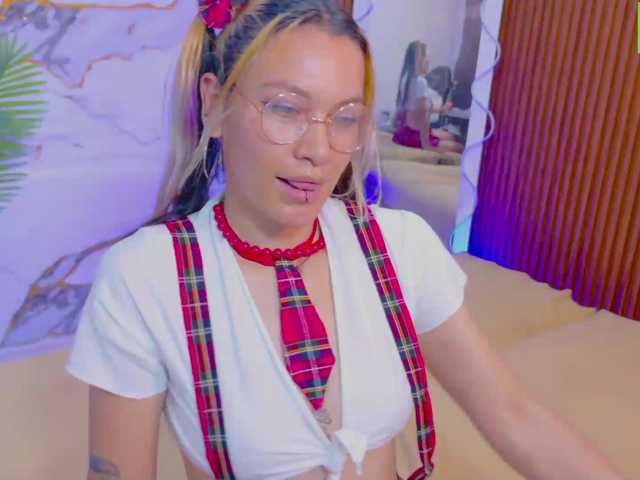 alonddra-tay live cam on BongaCams