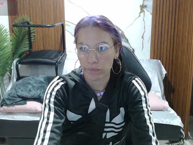 alonddra-tay live cam on UnifiedCams
