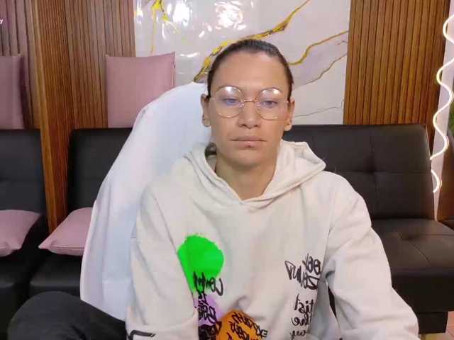 alonddra-tay in webcam