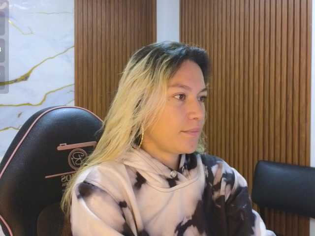 alonddra-tay live cam on BongaCams