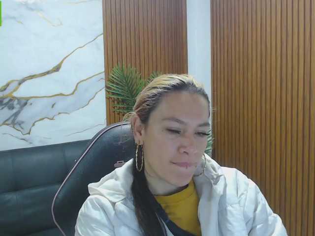 alonddra-tay live cam on BongaCams