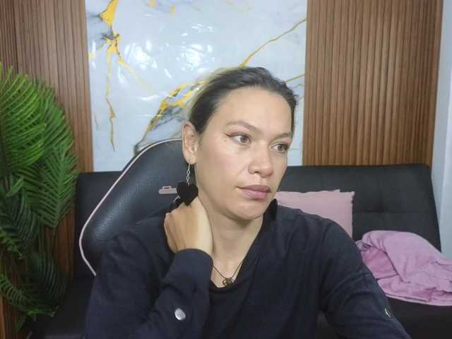 alonddra-tay live cam on BongaCams