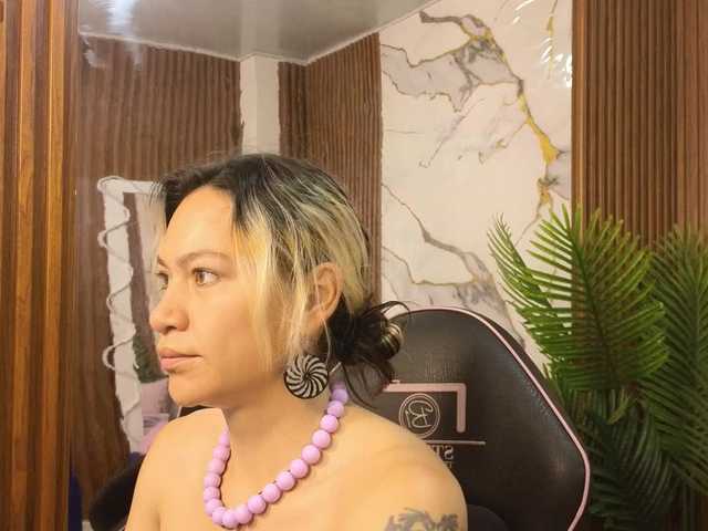 alonddra-tay live cam on BongaCams
