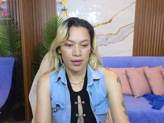 alonddra-tay live cam on BongaCams