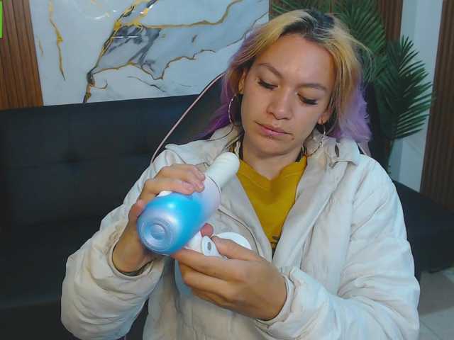 alonddra-tay live cam on BongaCams
