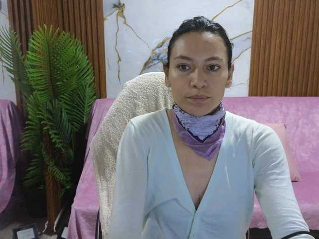 alonddra-tay live cam on BongaCams