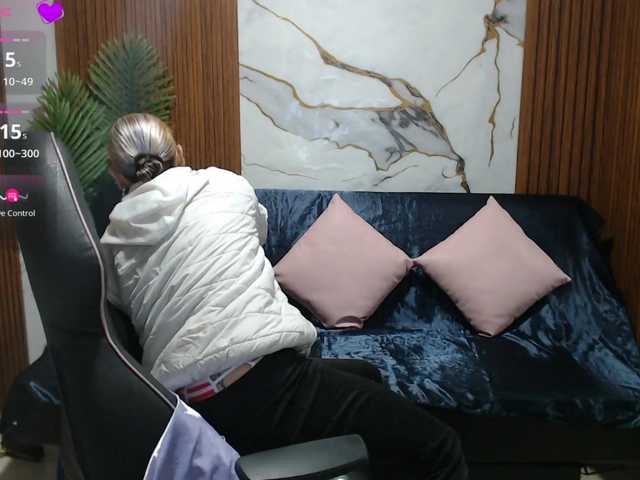 alonddra-tay live cam on BongaCams