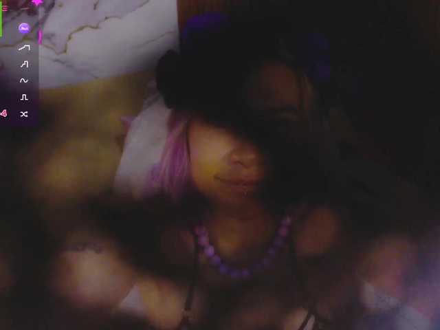 alonddra-tay live cam on BongaCams
