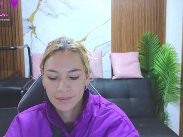 alonddra-tay live cam on BongaCams