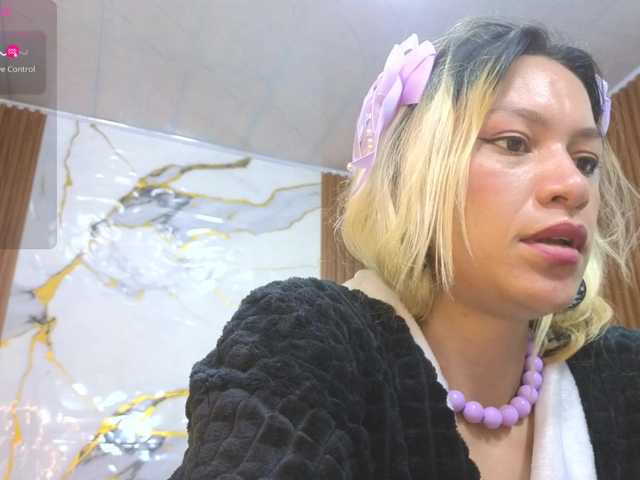 alonddra-tay live cam on BongaCams