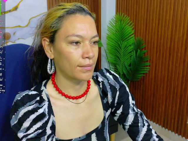 alonddra-tay live cam on BongaCams