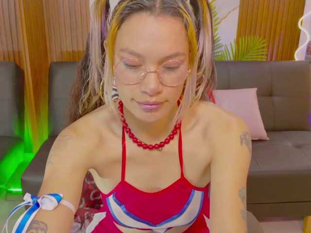 alonddra-tay live cam on BongaCams