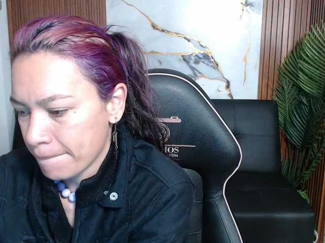 alonddra-tay live cam on BongaCams