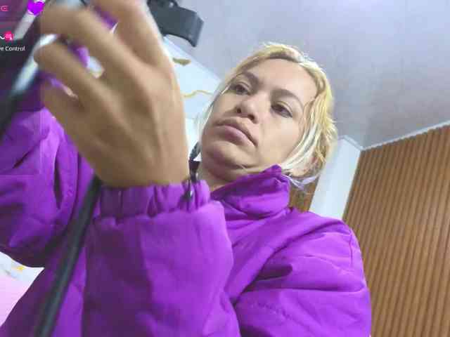 alonddra-tay webcam