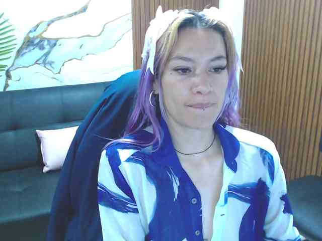 alonddra-tay webcam