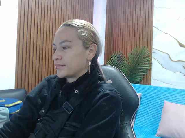 alonddra-tay webcam