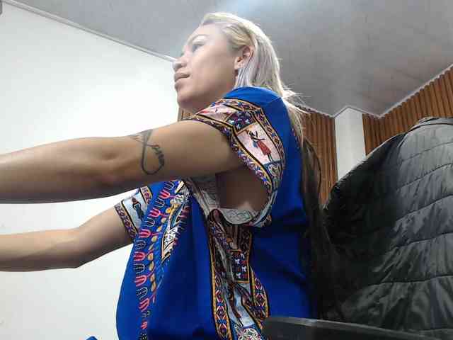 alonddra-tay webcam