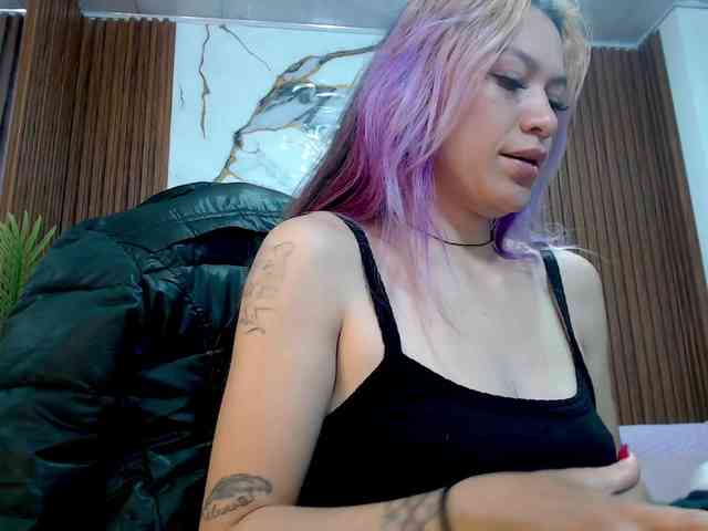 alonddra-tay webcam