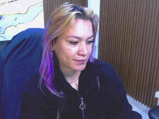alonddra-tay webcam