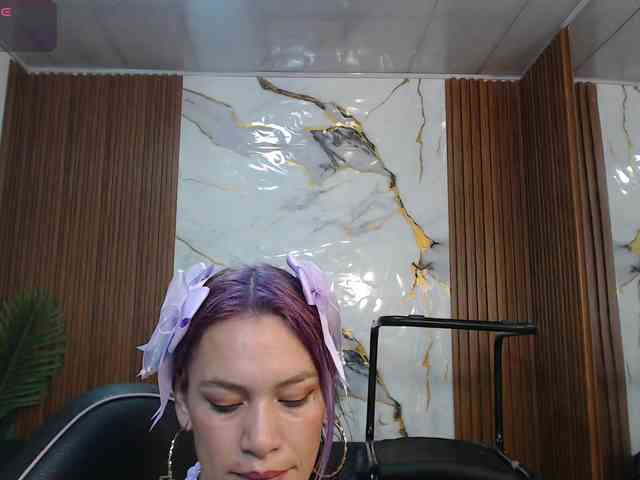 alonddra-tay webcam