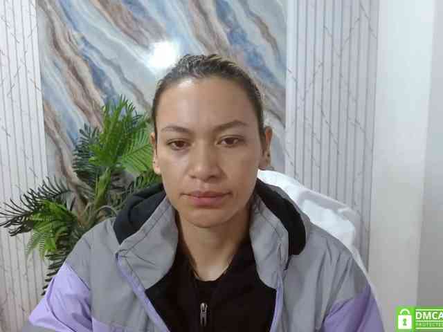 alonddra-tay webcam