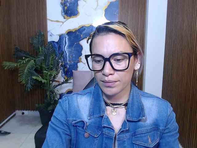 alonddra-tay webcam