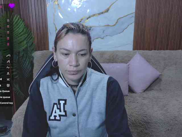 alonddra-tay webcam