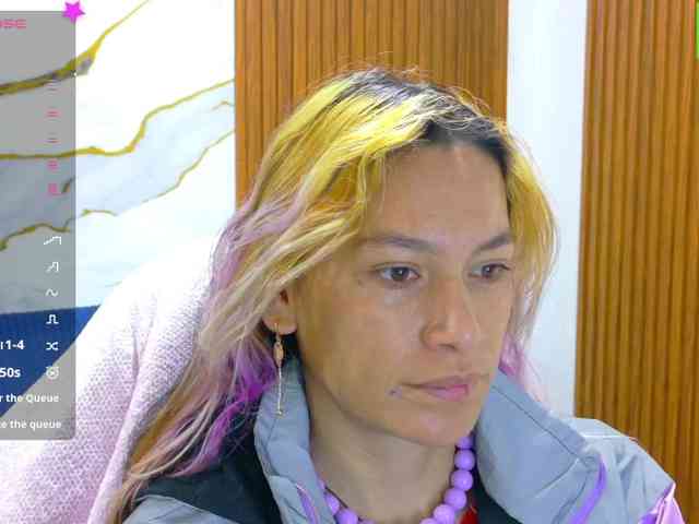 alonddra-tay webcam