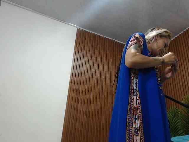 alonddra-tay webcam