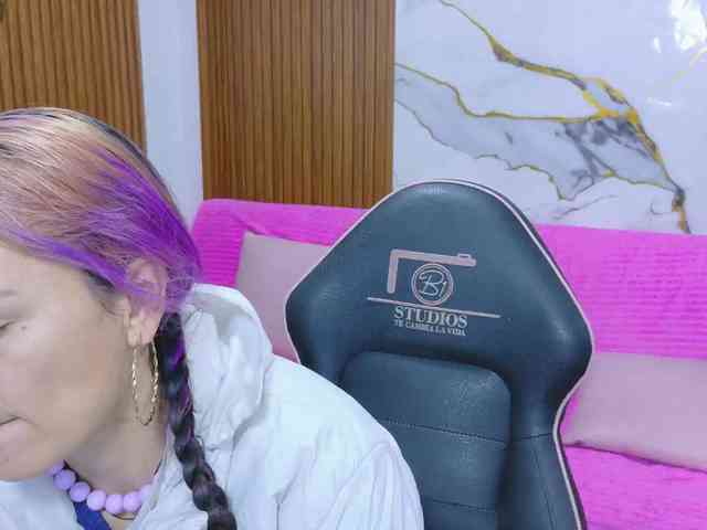 alonddra-tay webcam