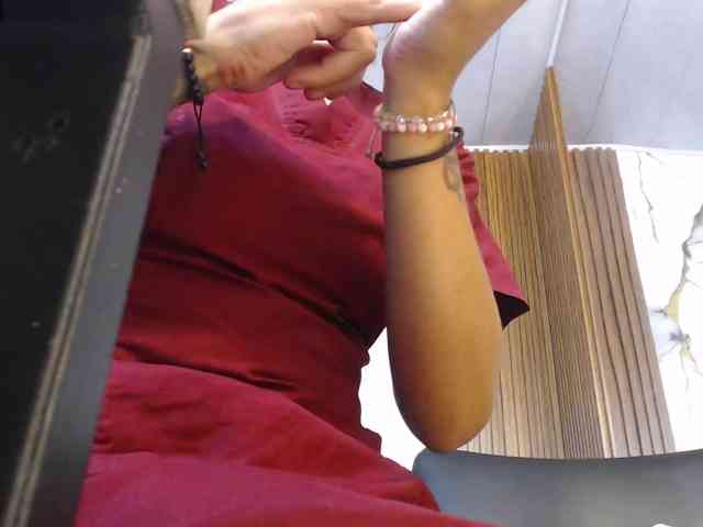 alonddra-tay webcam