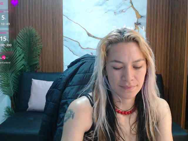 alonddra-tay webcam