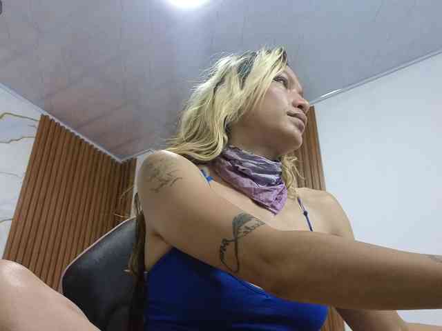 alonddra-tay webcam